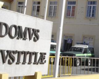 Comarca admite atrasos devido a baixas médicas de juízes. Comarca admite atrasos devido a baixas médicas de juízes.