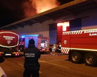 Gafanha da Nazaré: Incêndio em armazém do Porto de Aveiro está em fase de vigilância. Gafanha da Nazaré: Incêndio em armazém do Porto de Aveiro está em fase de vigilância.