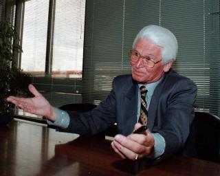 São João da Madeira de luto pelo falecimento de Manuel Cambra. São João da Madeira de luto pelo falecimento de Manuel Cambra.