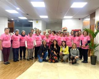 Voluntárias de Aradas oferecem objetos de apoio a doentes com cancro. Voluntárias de Aradas oferecem objetos de apoio a doentes com cancro.
