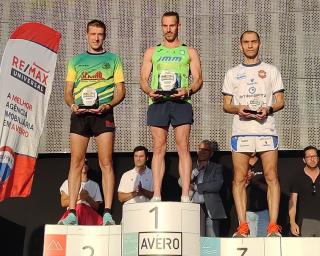 Cristiano Pereira (CP de Mangualde) e Mónica Fernandes (CA de Ovar) venceram São Silvestre Cidade de Aveiro. Cristiano Pereira (CP de Mangualde) e Mónica Fernandes (CA de Ovar) venceram São Silvestre Cidade de Aveiro.