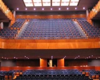 “Drama”, de Victor Hugo Pontes, em apresentação no Teatro Aveirense. “Drama”, de Victor Hugo Pontes, em apresentação no Teatro Aveirense.